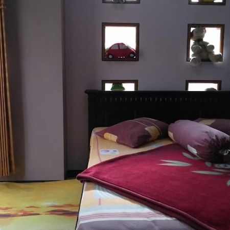 Villa Trijaya Batu  Esterno foto