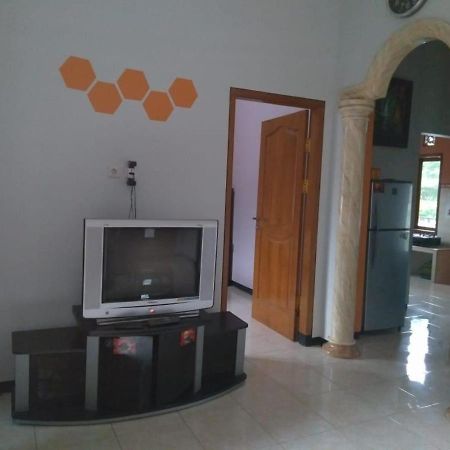 Villa Trijaya Batu  Esterno foto