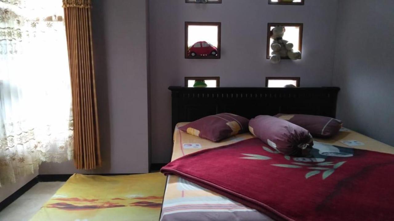 Villa Trijaya Batu  Esterno foto
