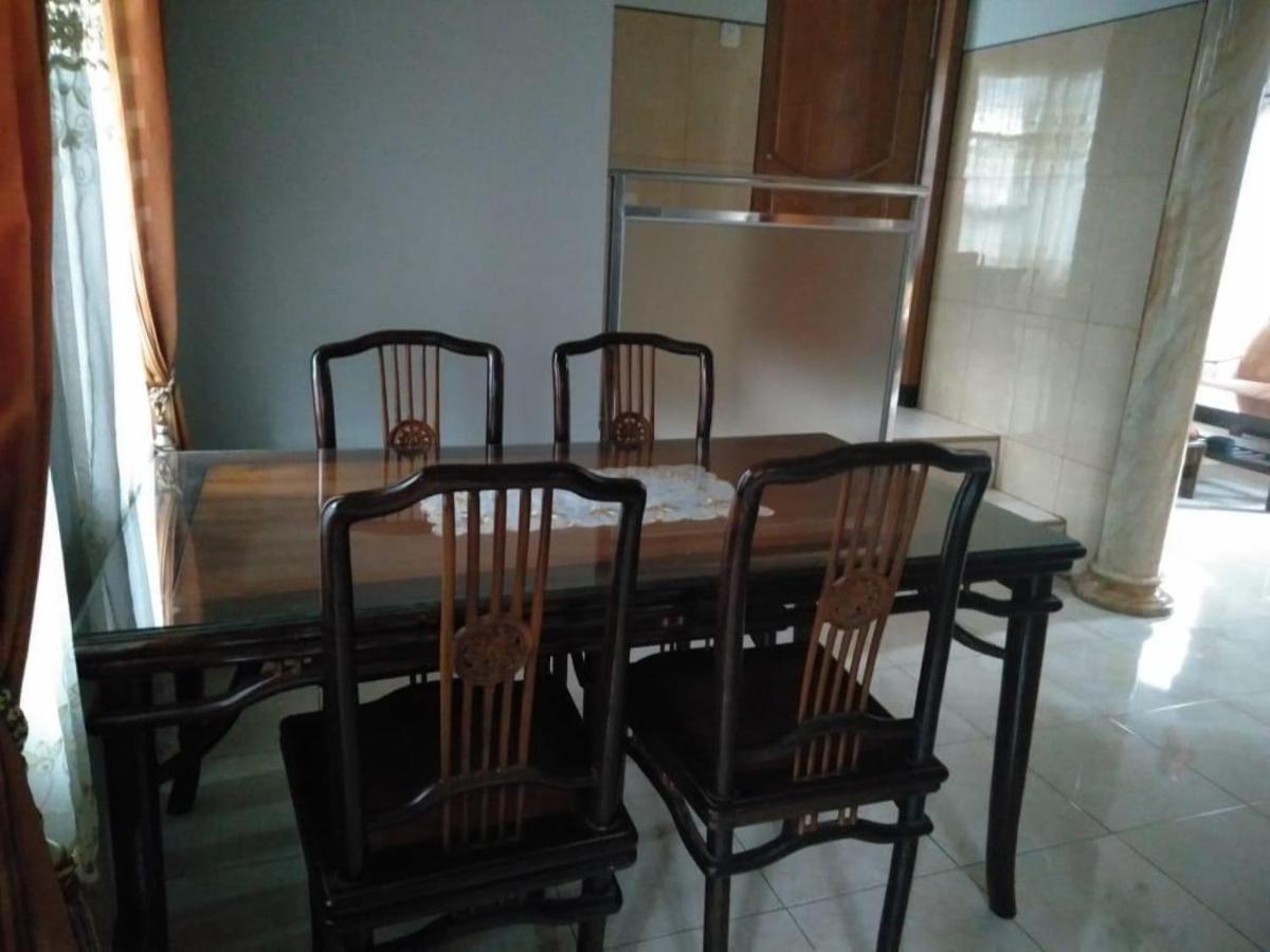 Villa Trijaya Batu  Esterno foto
