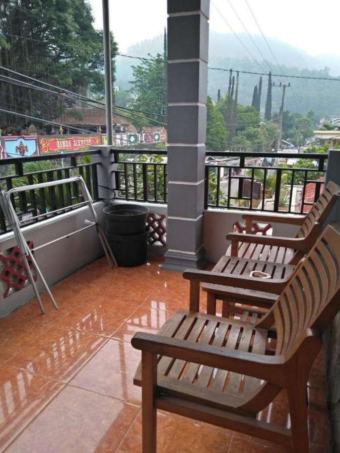 Villa Trijaya Batu  Esterno foto